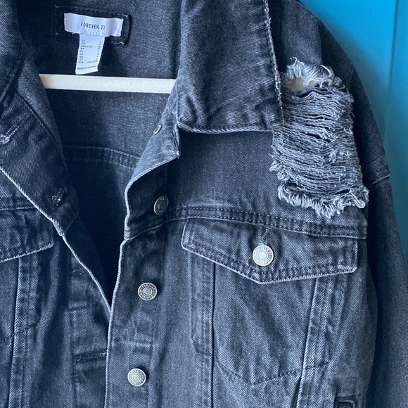 Distressed crop denim jacket - Picture 4 of 4